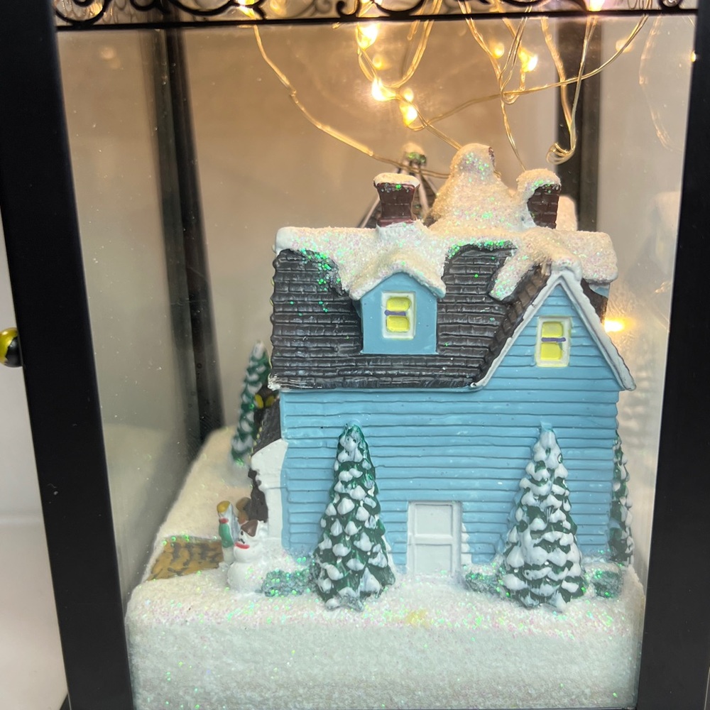 Thomas Kinkade Christmas Lantern "Love" Illuminated Lantern House - Picture 5 of 10
